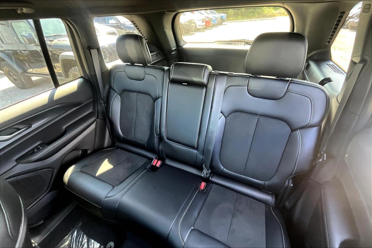 2025 Jeep Grand Cherokee ALTITUDE 4X4 | Leather | 20" Wheels | Pwr Liftgate Photo