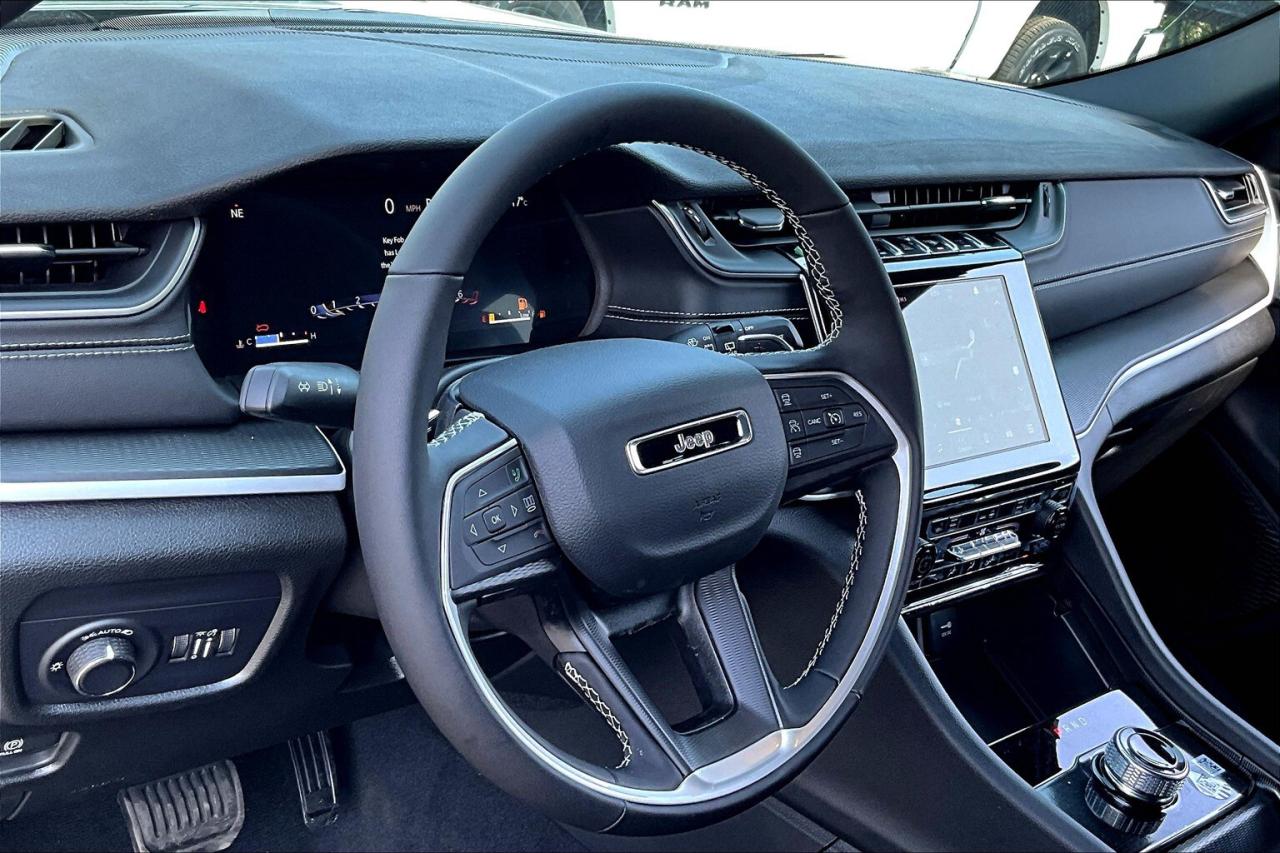 2025 Jeep Grand Cherokee ALTITUDE 4X4 | Leather | 20" Wheels | Pwr Liftgate Photo