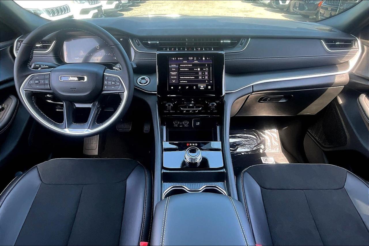 2025 Jeep Grand Cherokee ALTITUDE 4X4 | Leather | 20" Wheels | Pwr Liftgate Photo4