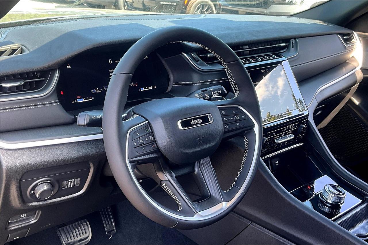 2025 Jeep Grand Cherokee ALTITUDE 4X4 | Leather | 20" Wheels | Pwr Liftgate Photo