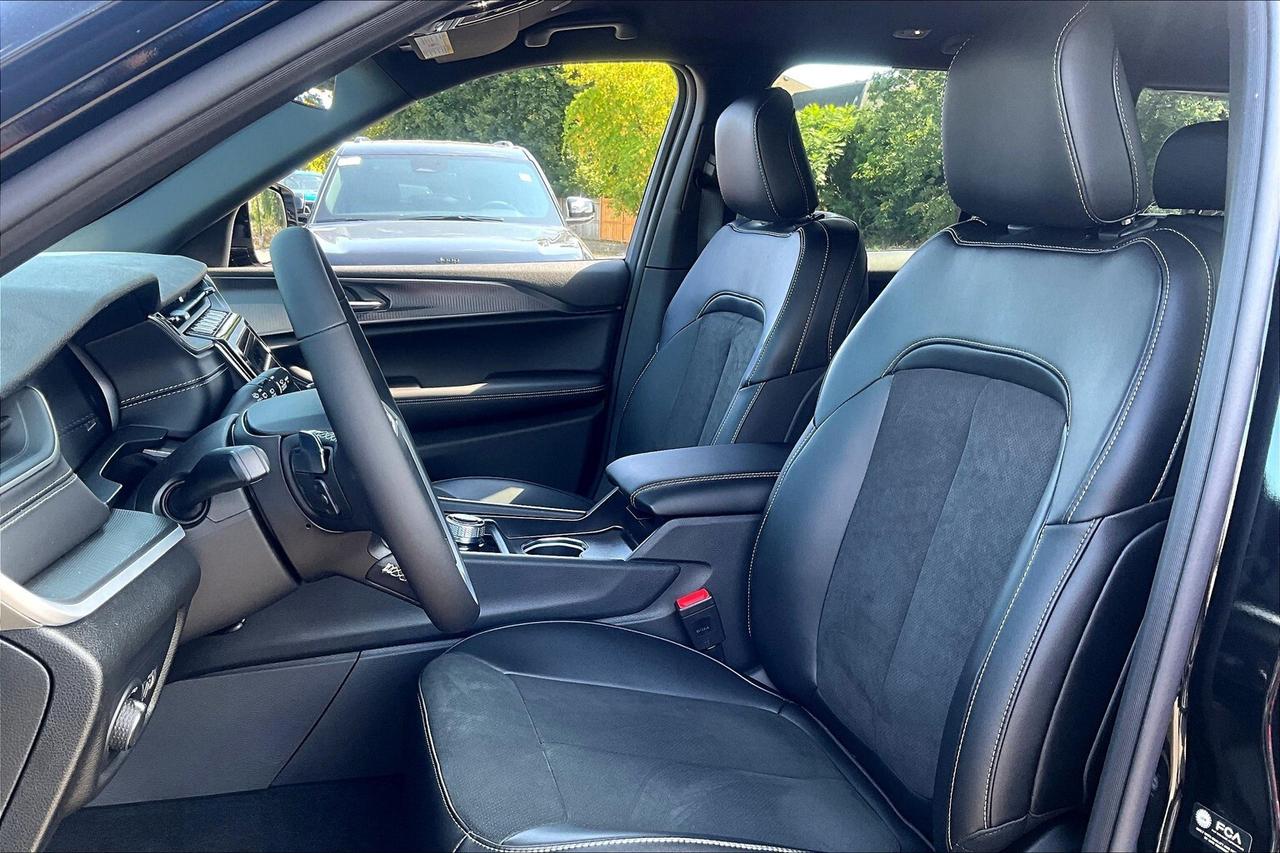 2025 Jeep Grand Cherokee ALTITUDE 4X4 | Leather | 20" Wheels | Pwr Liftgate Photo