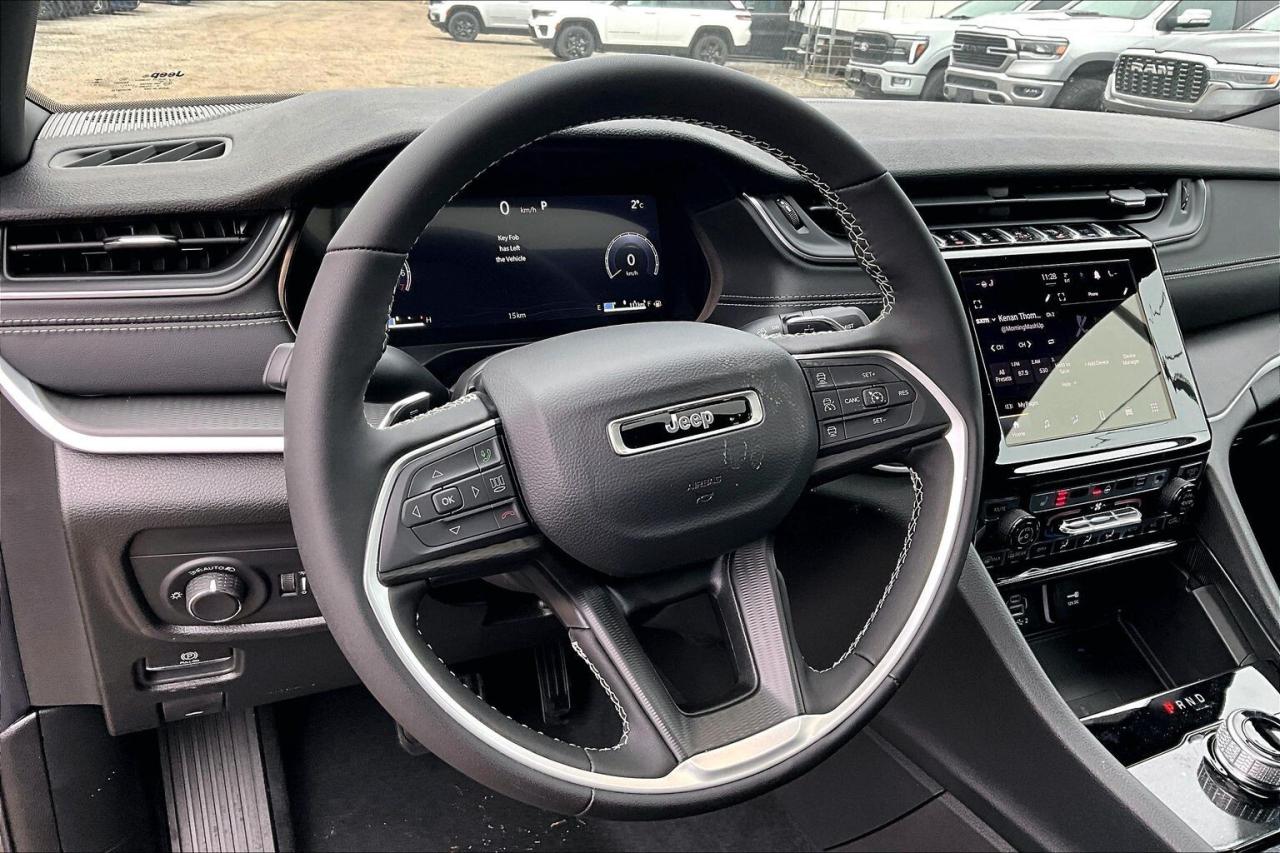 2025 Jeep Grand Cherokee ALTITUDE 4X4 | Leather | Power Sunroof | Tow Pkg Photo