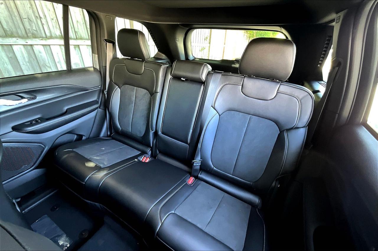 2025 Jeep Grand Cherokee ALTITUDE 4X4 | Leather | 20" Wheels | Pwr Liftgate Photo