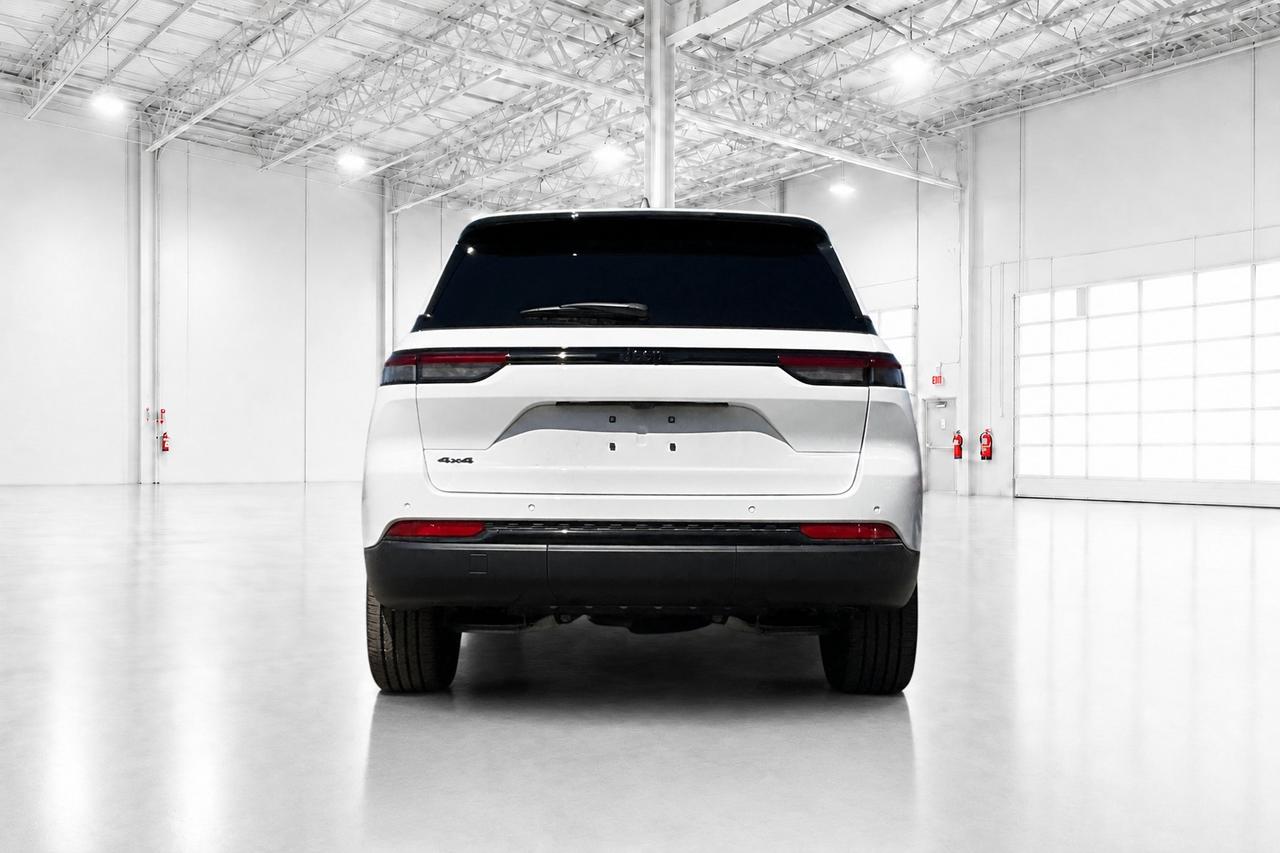 2025 Jeep Grand Cherokee ALTITUDE 4X4 | Leather | 20" Wheels | Pwr Liftgate Photo