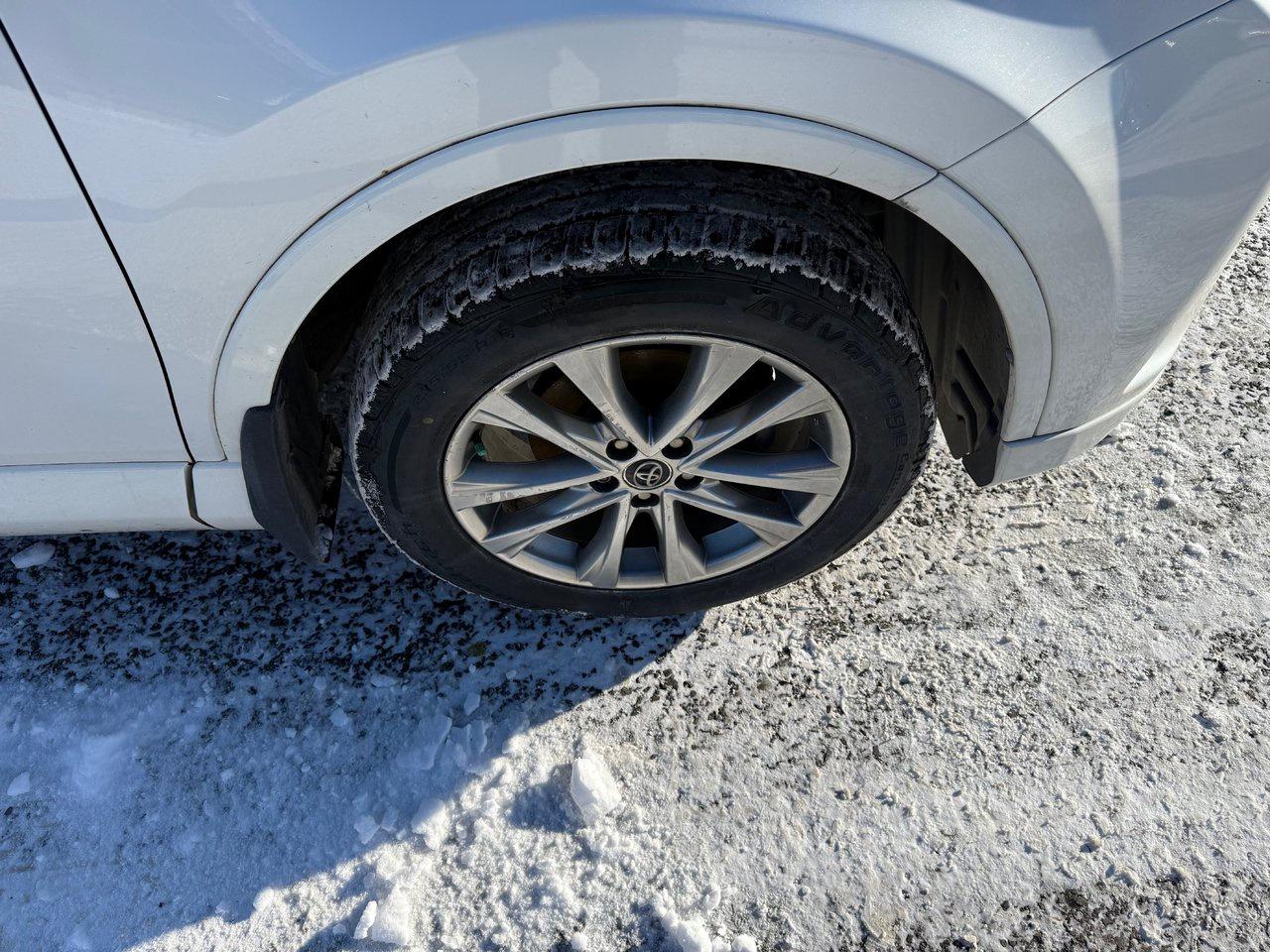 2017 Toyota RAV4 LIMITED  Photo1