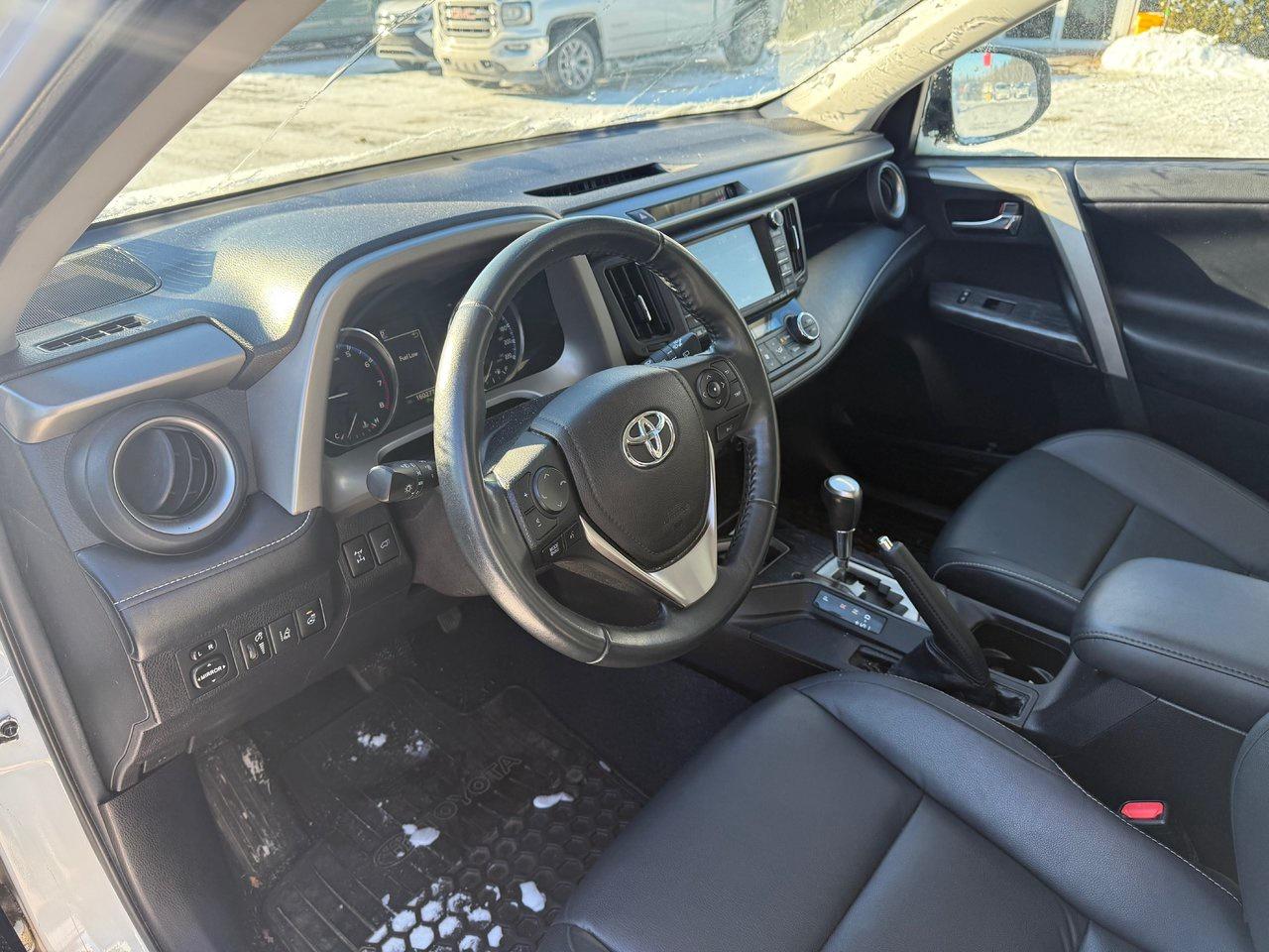 2017 Toyota RAV4 LIMITED  Photo