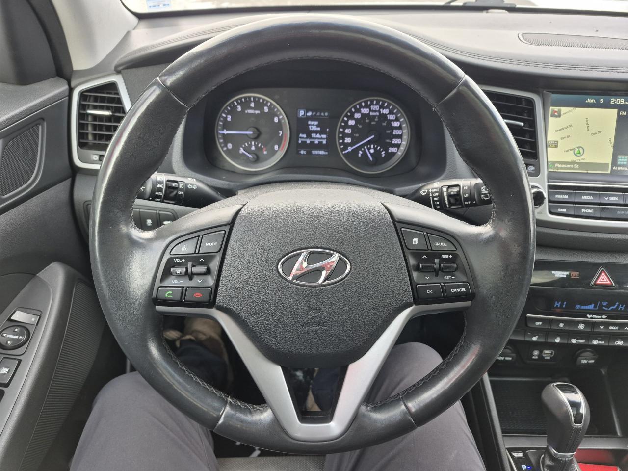 2016 Hyundai Tucson Luxury 2.0L AWD Photo24