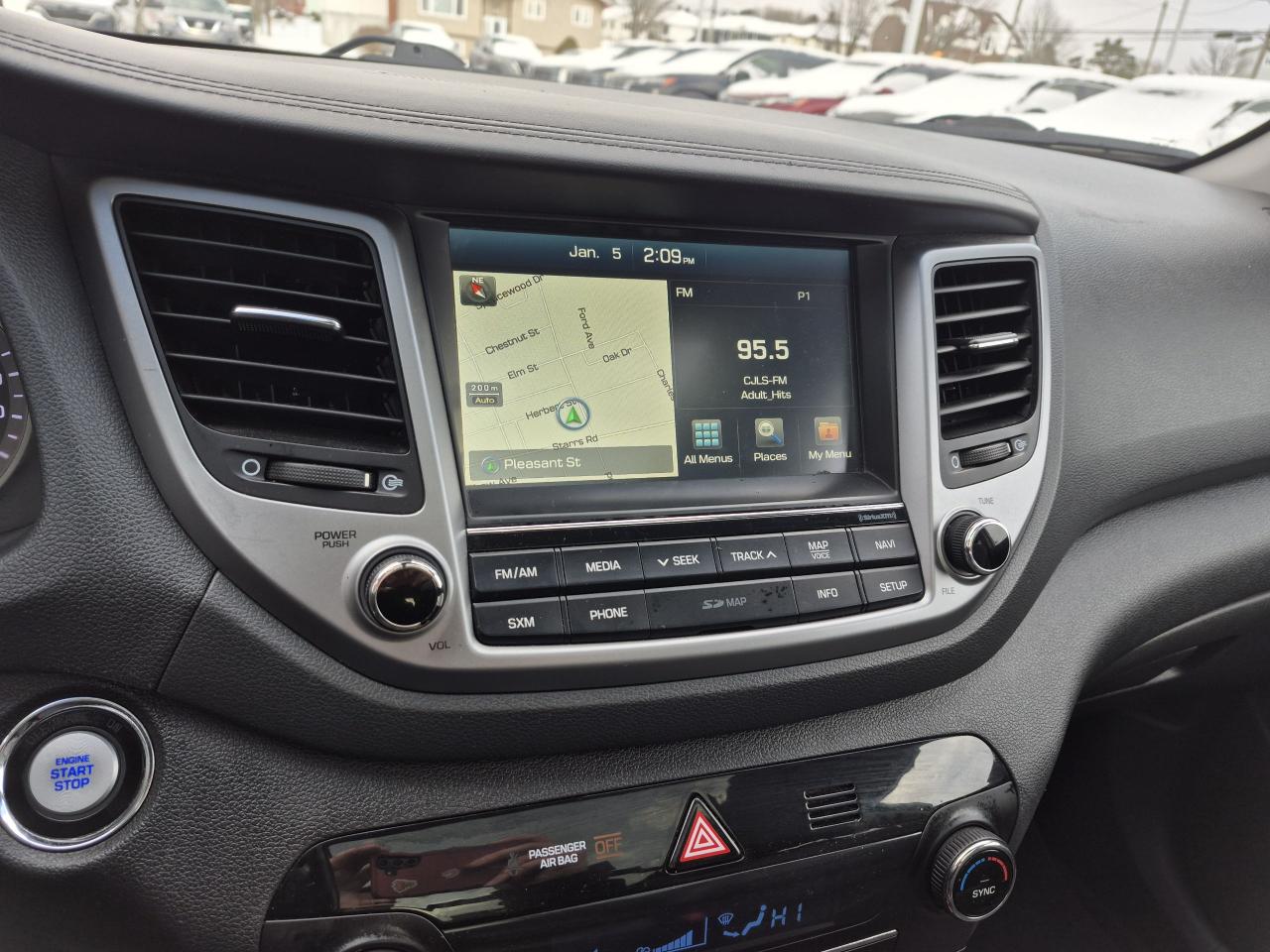 2016 Hyundai Tucson Luxury 2.0L AWD Photo9