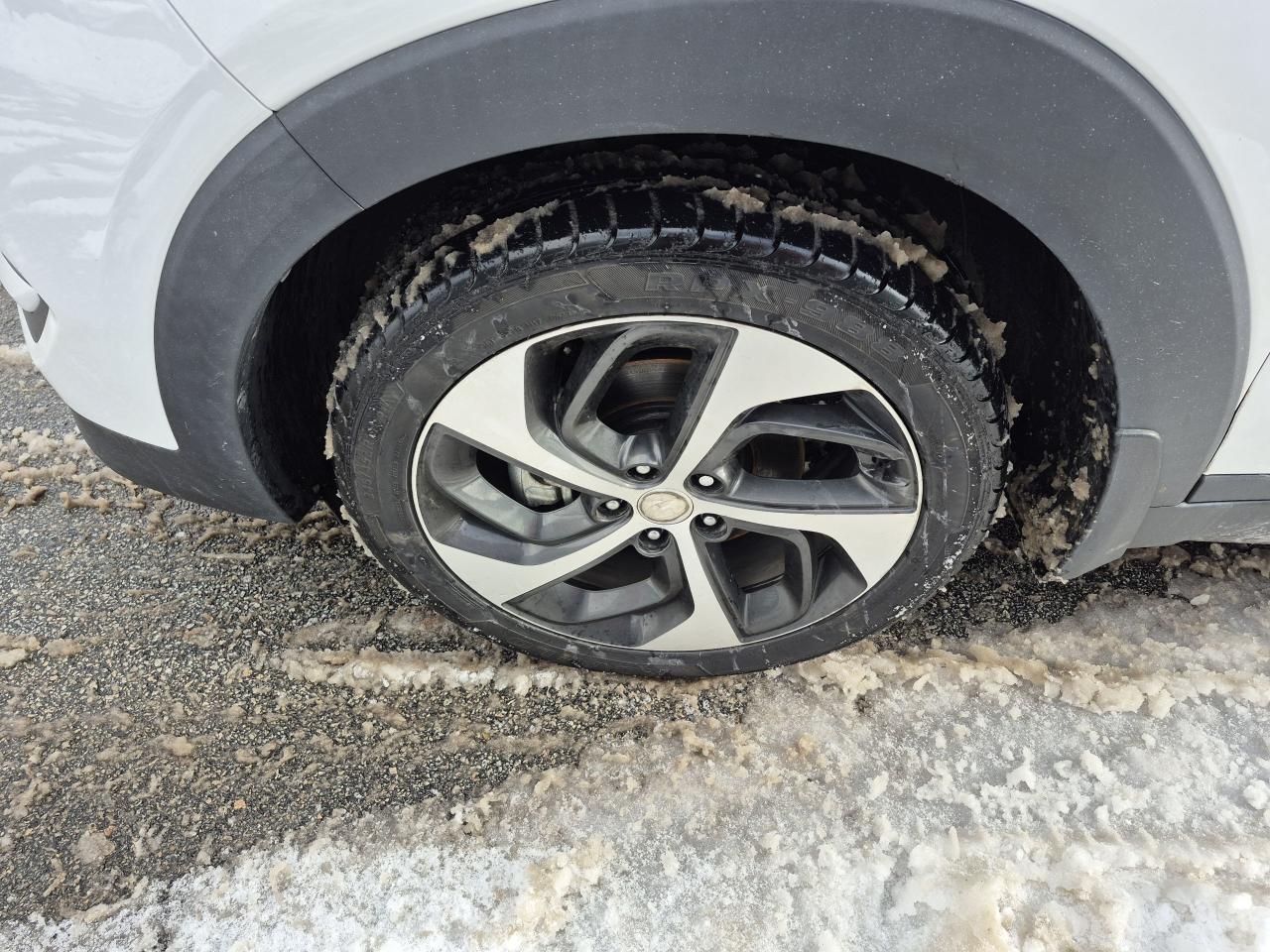 2016 Hyundai Tucson Luxury 2.0L AWD Photo16