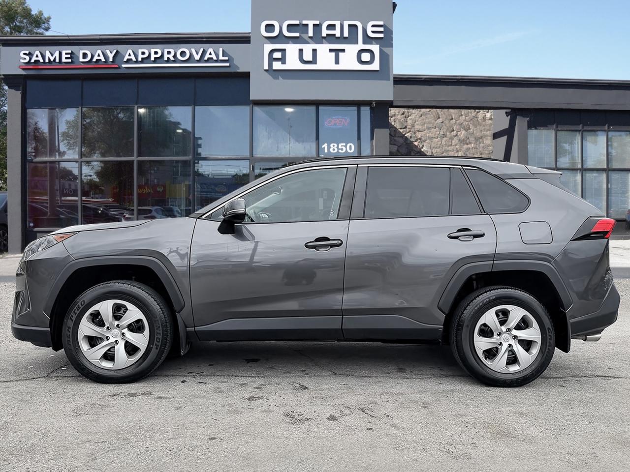 2021 Toyota RAV4 LE AWD Photo2