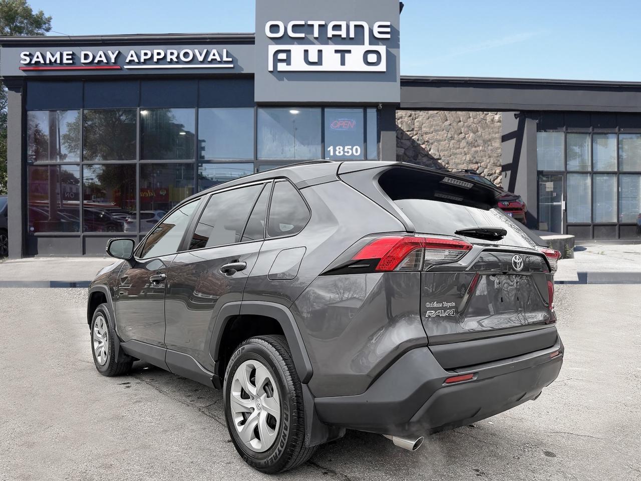 2021 Toyota RAV4 LE AWD Photo3