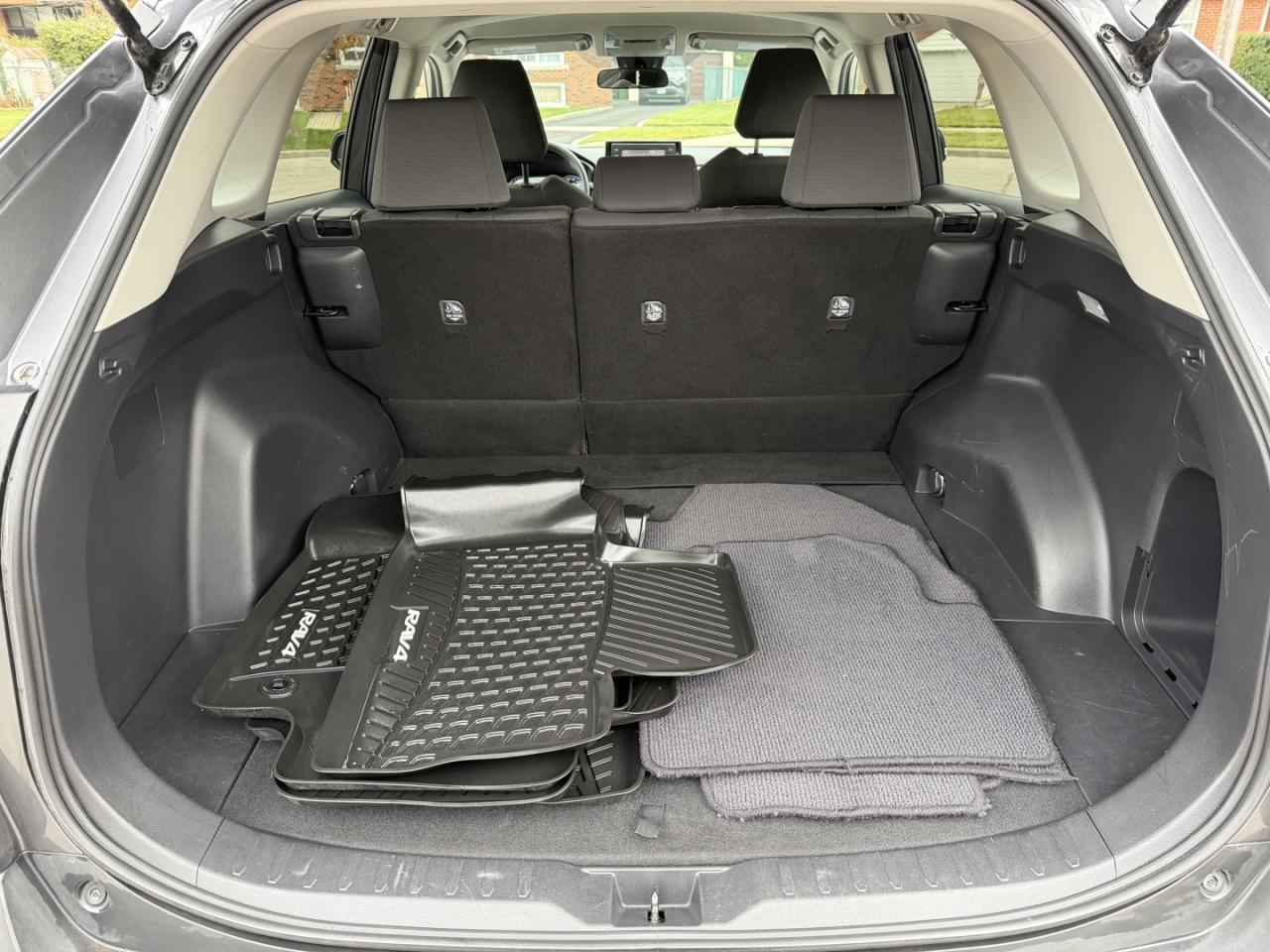 2021 Toyota RAV4 LE AWD - Photo #9