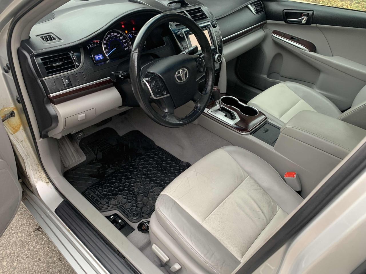 2012 Toyota Camry XLE/ ONE OWNER/ SUPER LOW KM / LIKE NEW / LOADED/ - Photo #8