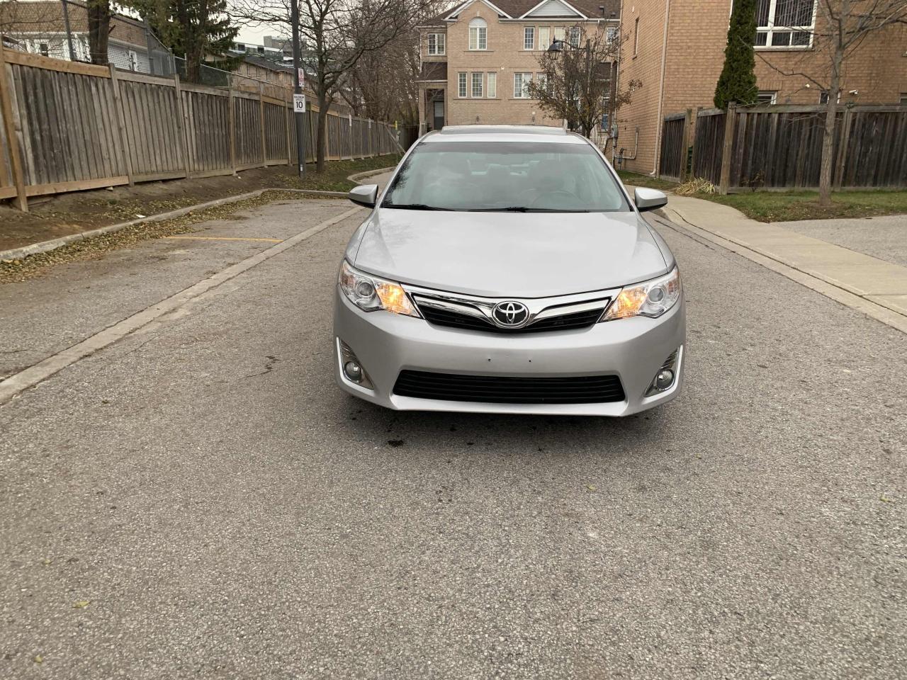 2012 Toyota Camry XLE/ ONE OWNER/ SUPER LOW KM / LIKE NEW / LOADED/ - Photo #3