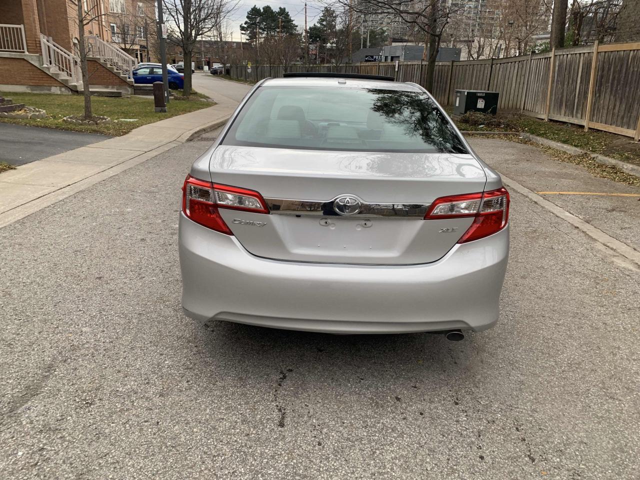 2012 Toyota Camry XLE/ ONE OWNER/ SUPER LOW KM / LIKE NEW / LOADED/ - Photo #4