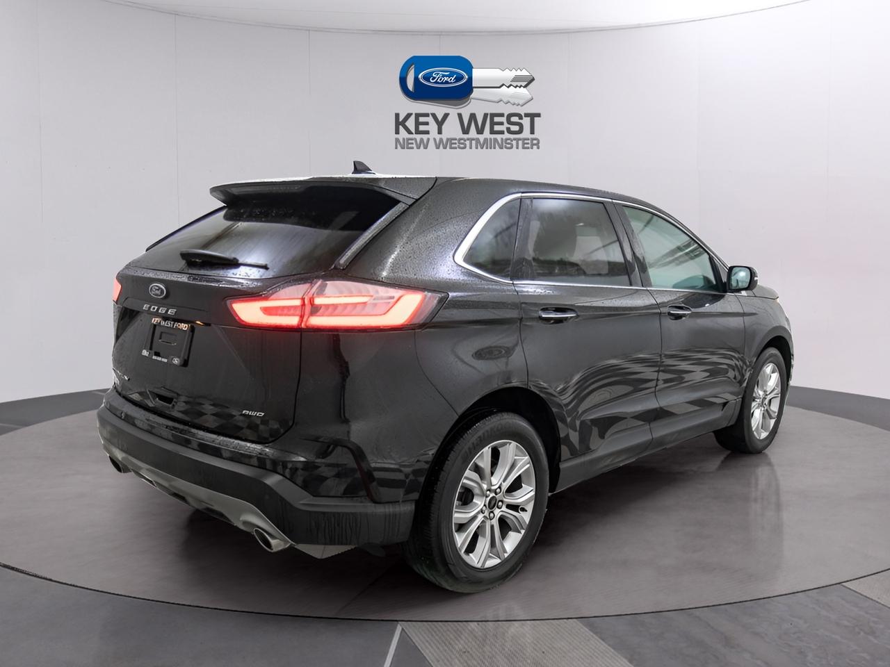 2024 Ford Edge Titanium AWD Photo4