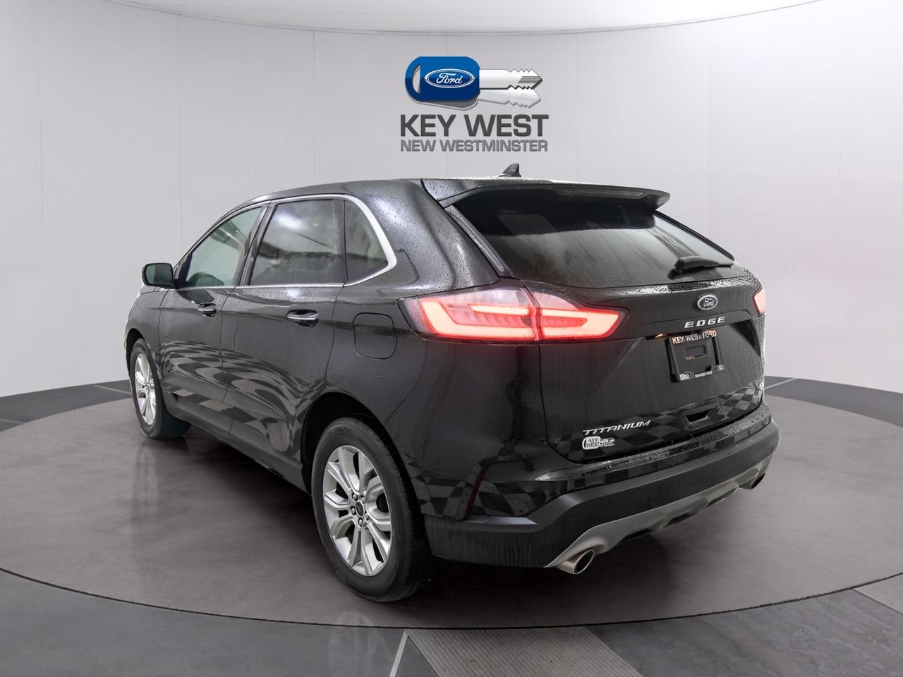 2024 Ford Edge Titanium AWD Photo2