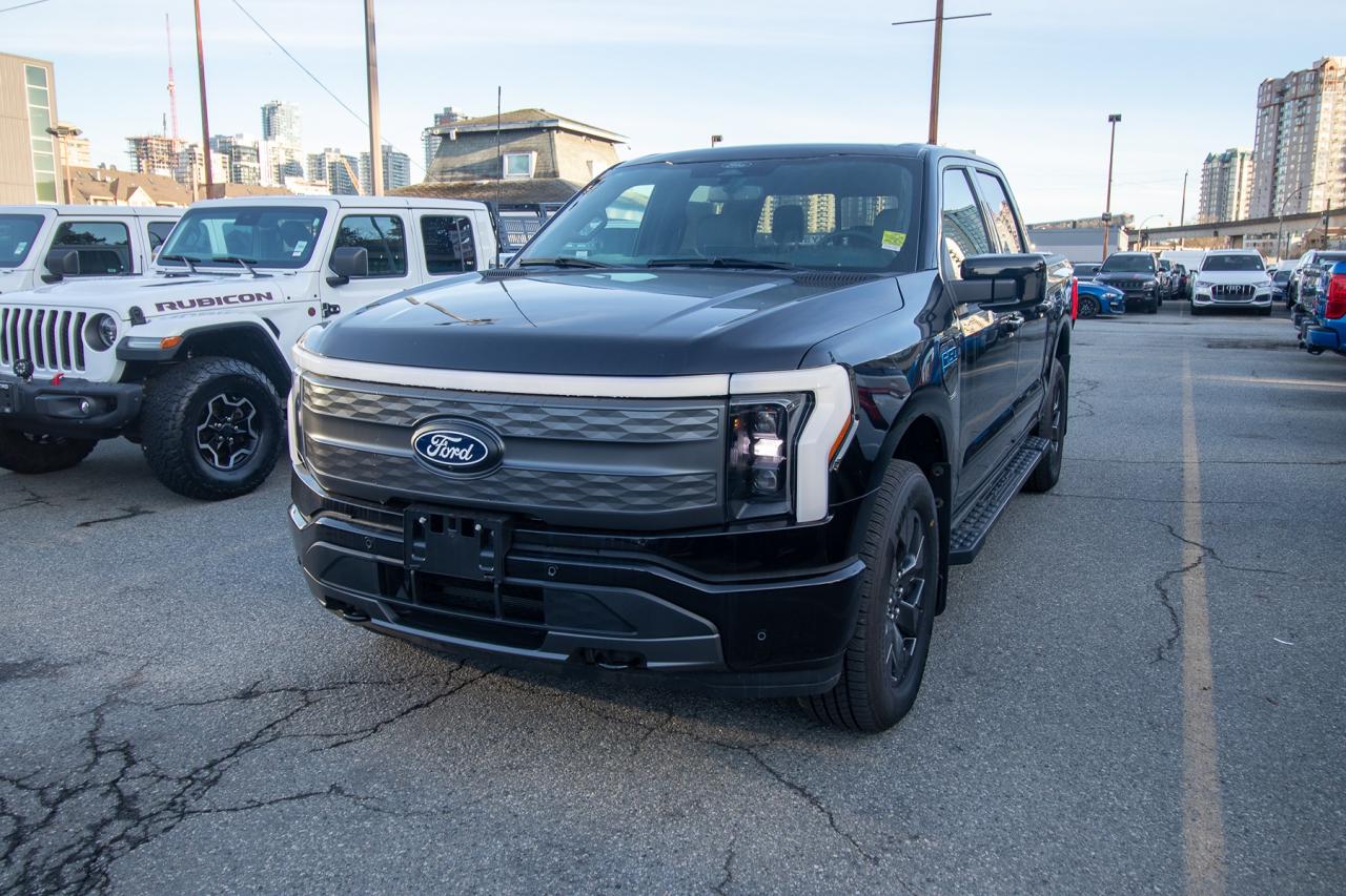 2025 Ford F-150 Lightning Lariat 4WD SuperCrew 5.5' Box Photo1