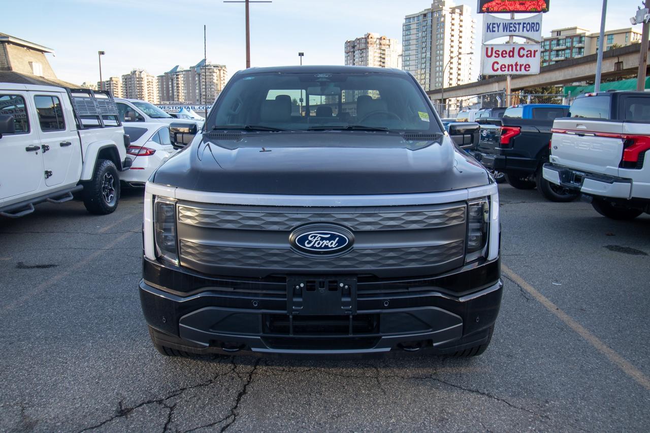 2025 Ford F-150 Lightning Lariat 4WD SuperCrew 5.5' Box Photo3