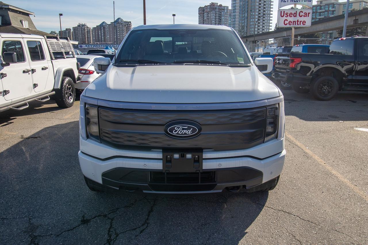 2025 Ford F-150 Lightning Lariat 4WD SuperCrew 5.5' Box Photo3