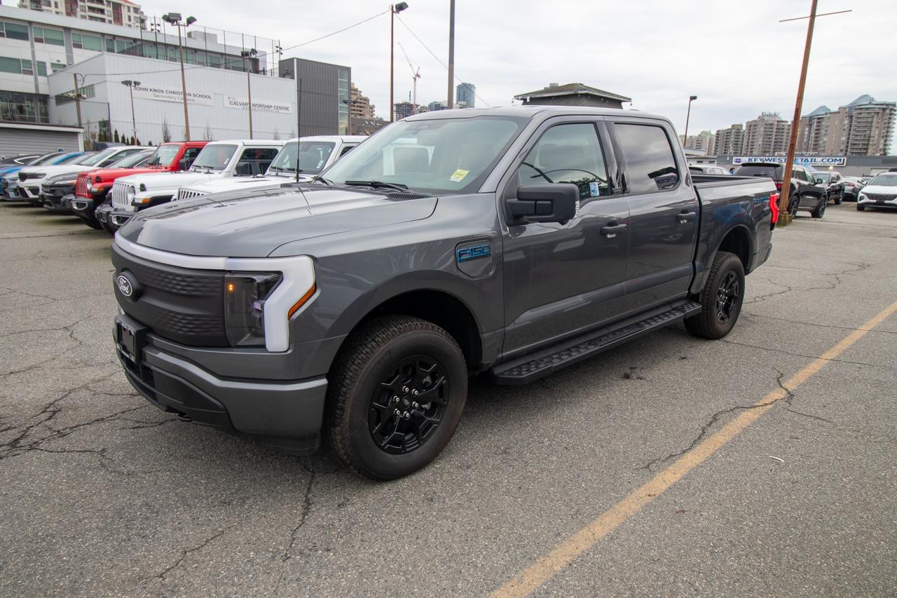 2025 Ford F-150 Lightning XLT 4WD SuperCrew 5.5' Box Photo2
