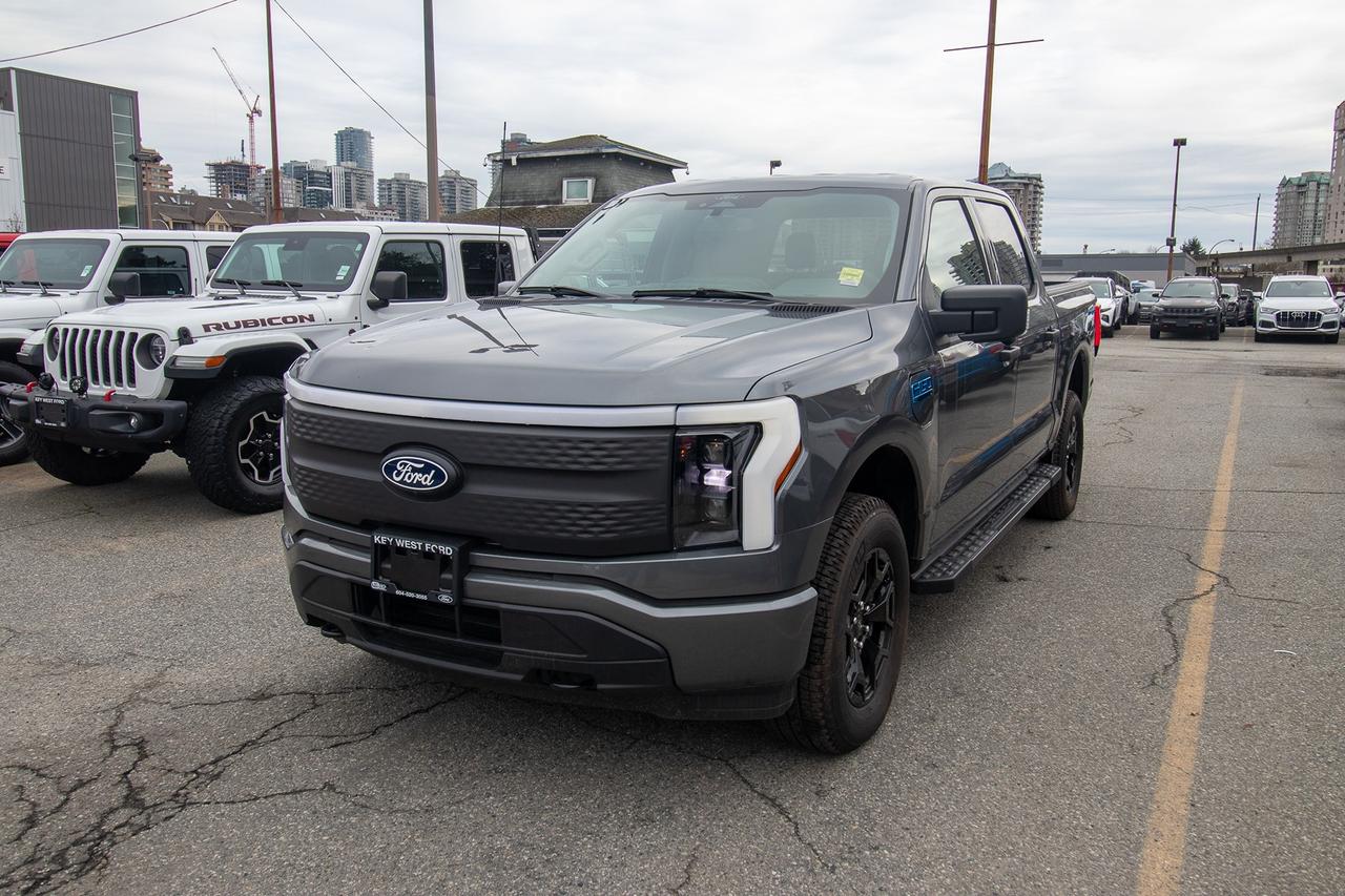 2025 Ford F-150 Lightning XLT 4WD SuperCrew 5.5' Box Photo1