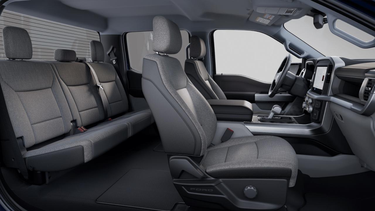 2025 Ford F-150 Lightning XLT 4WD SuperCrew 5.5' Box Standard Range Battery Photo5