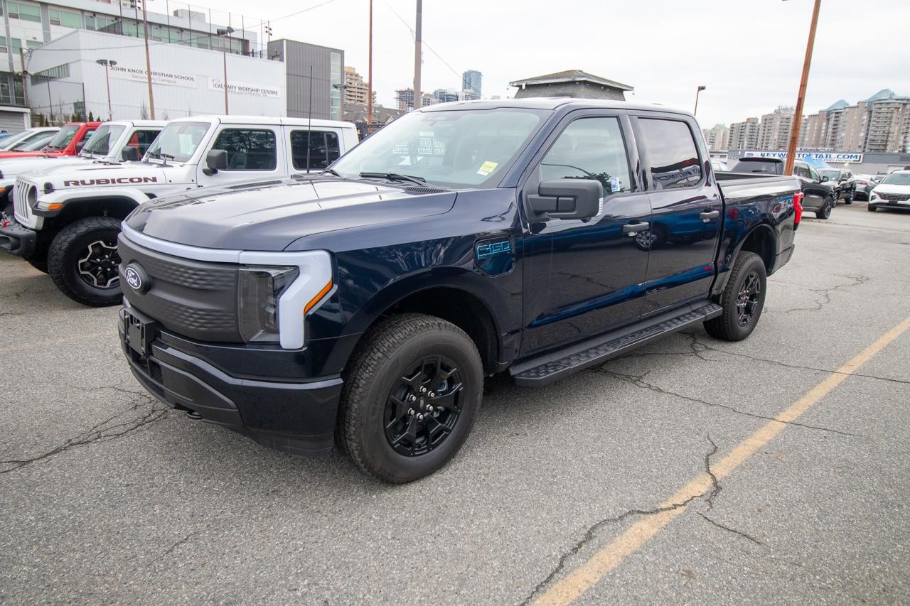 2025 Ford F-150 Lightning XLT 4WD SuperCrew 5.5' Box Photo2