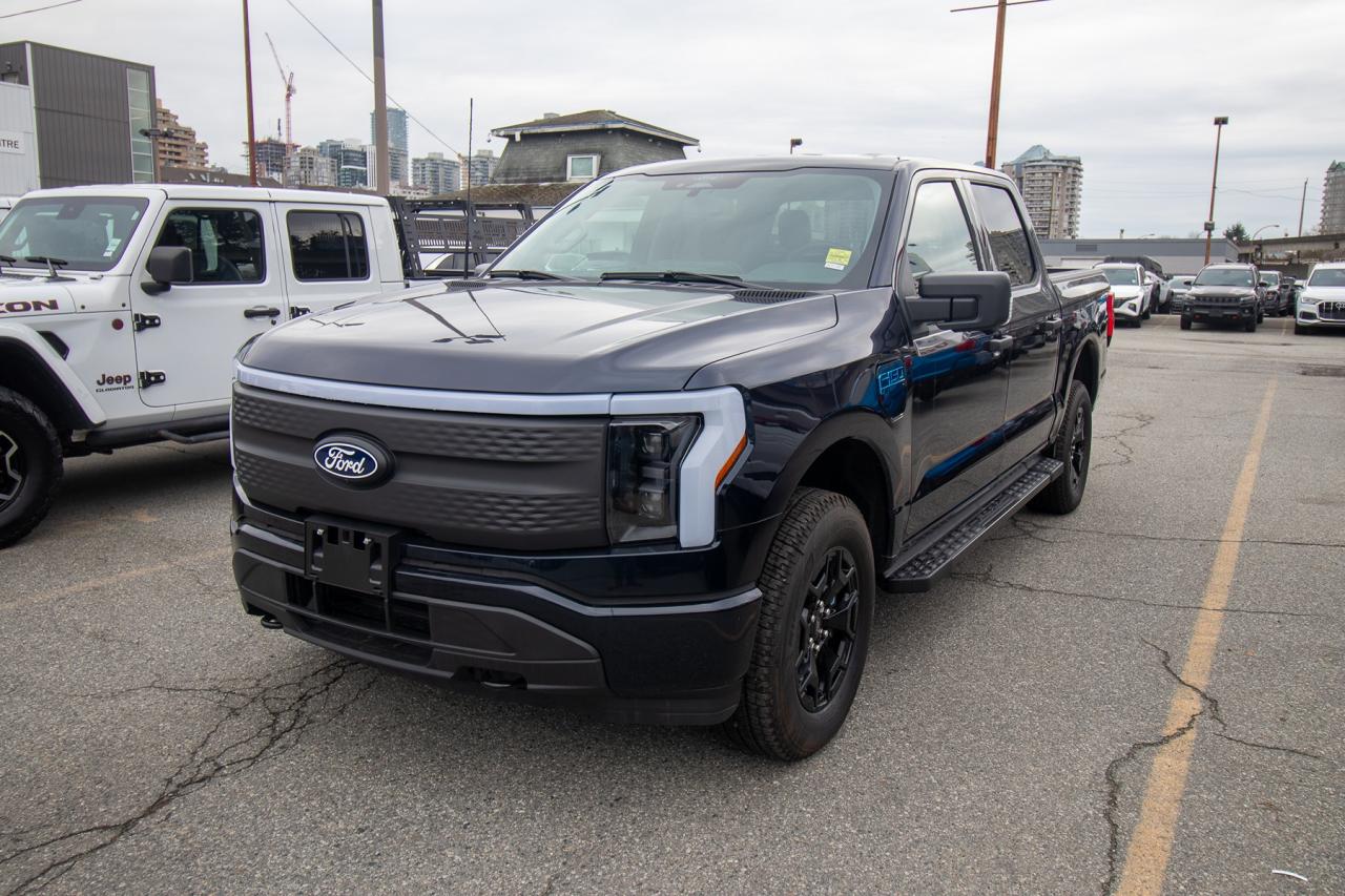 2025 Ford F-150 Lightning XLT 4WD SuperCrew 5.5' Box Photo1