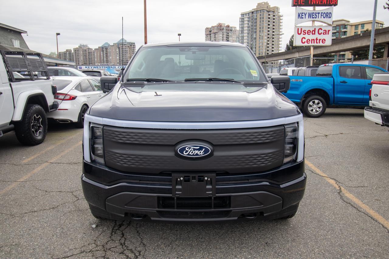 2025 Ford F-150 Lightning XLT 4WD SuperCrew 5.5' Box Photo3