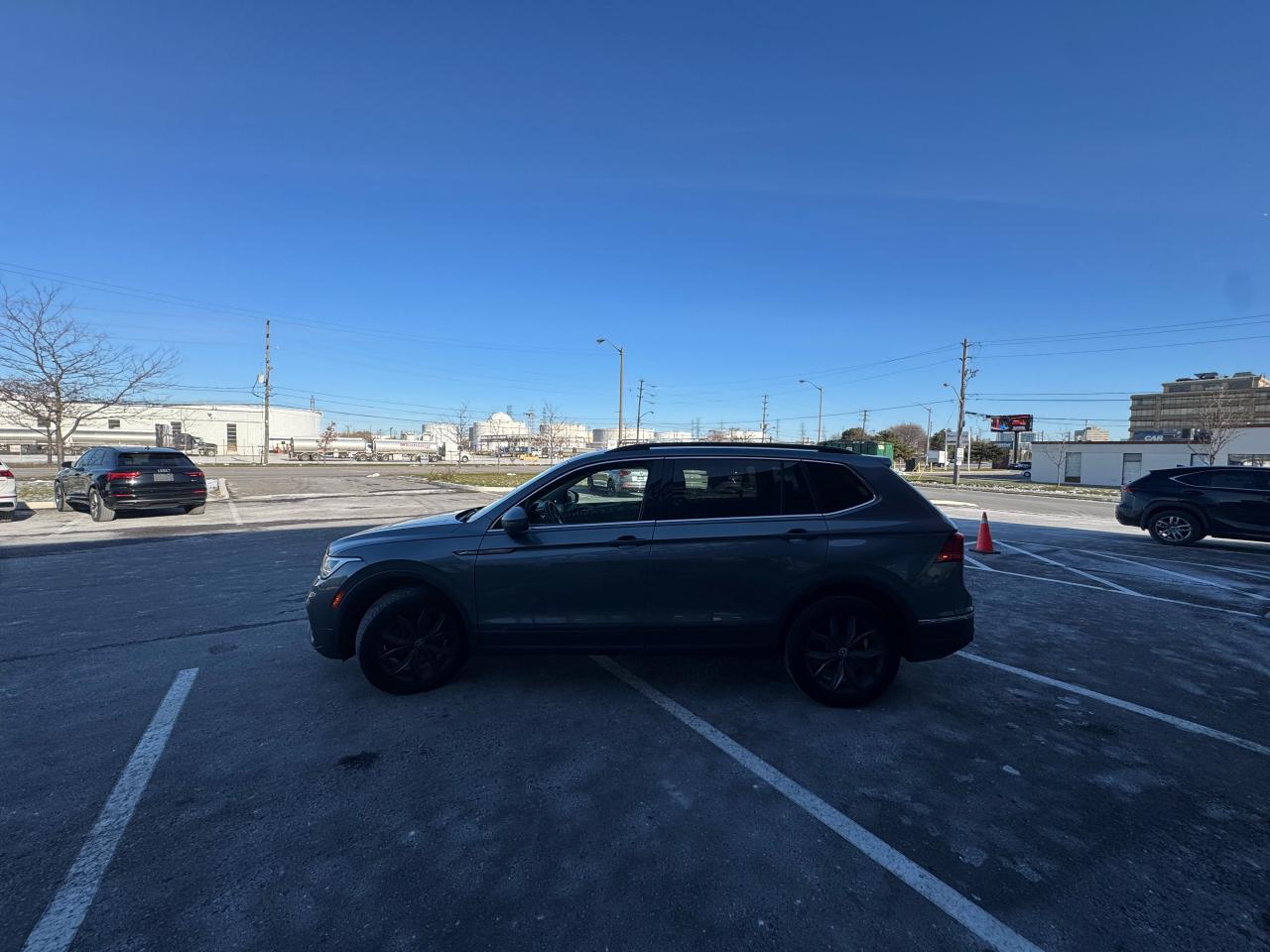 2022 Volkswagen Tiguan COMFORTLINE AWD LEATHER CARPLAY B/SPOT L/ASSIST Photo3