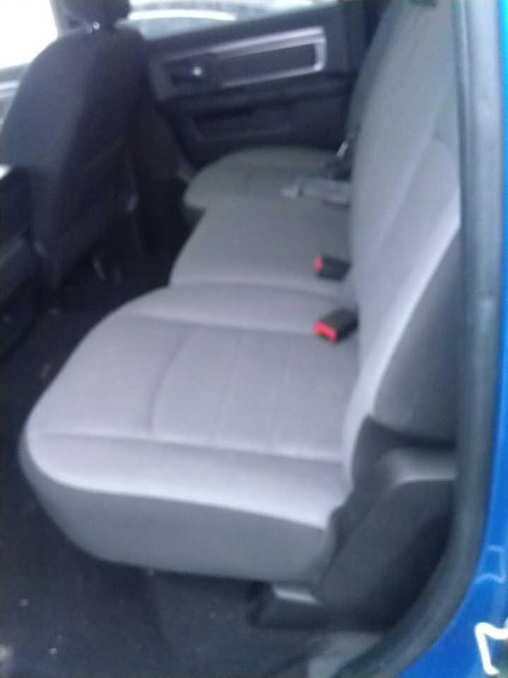 2023 RAM 1500 Classic SLT Photo4