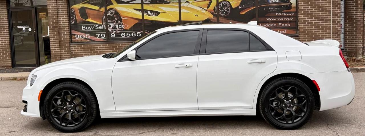 2023 Chrysler 300 300S Photo2
