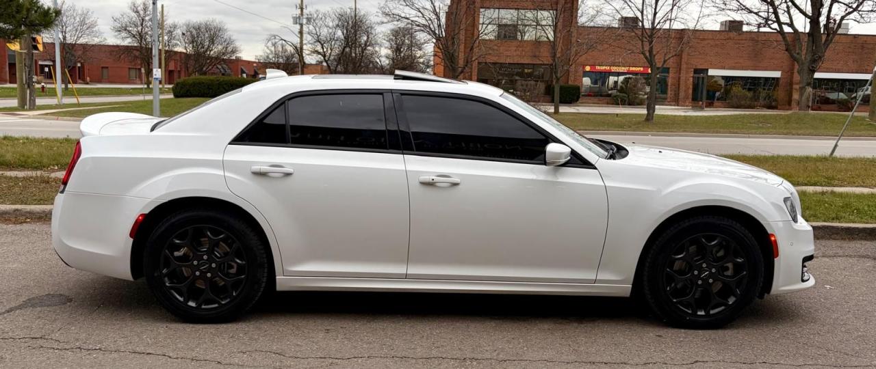 2023 Chrysler 300 300S Photo3