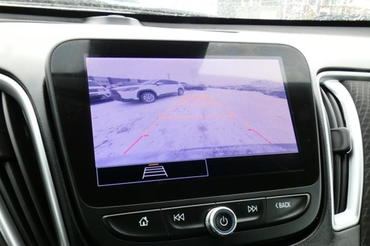 2024 Chevrolet Malibu LT w/Htd cloth, BUC - Photo #13