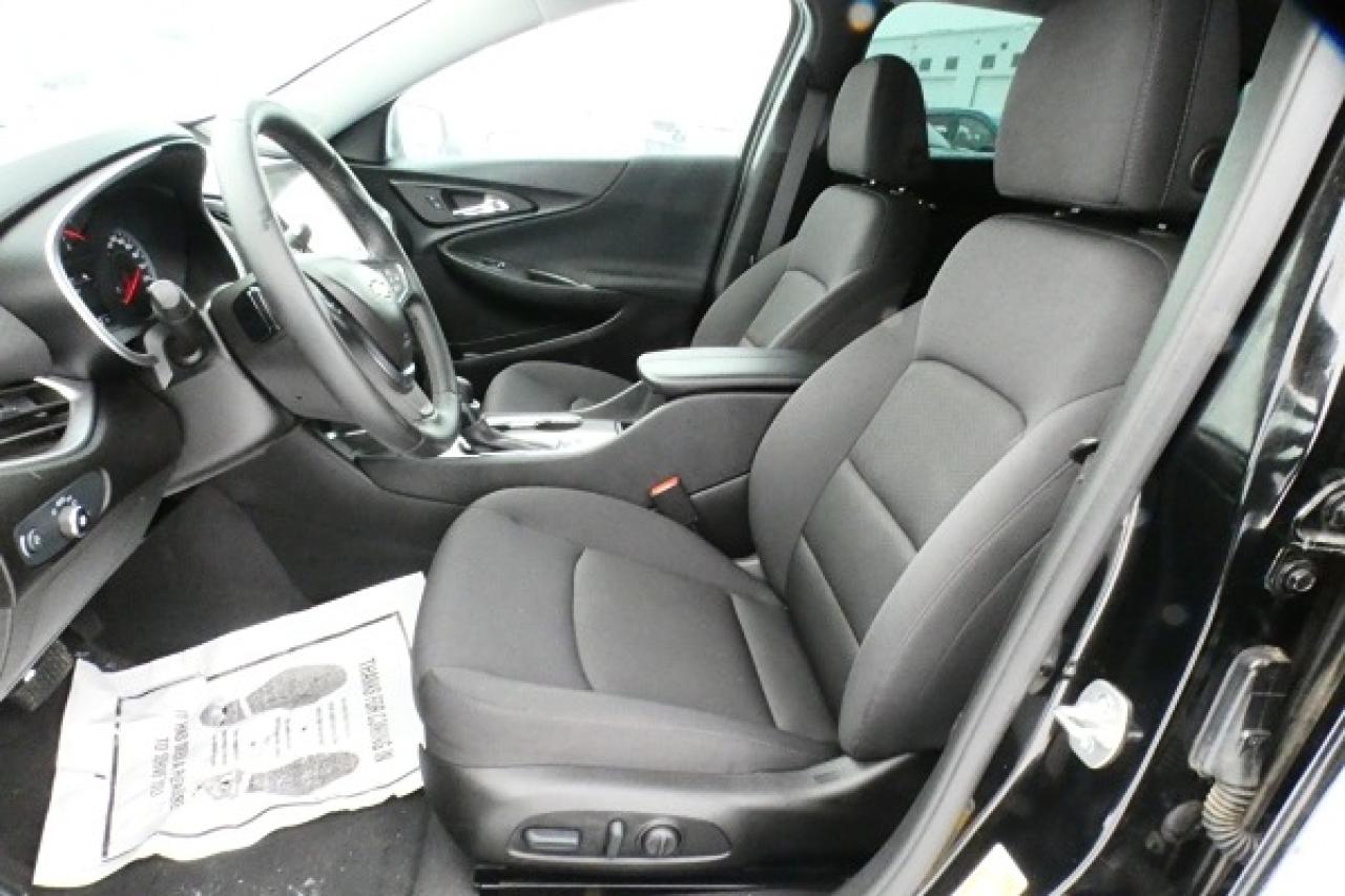 2024 Chevrolet Malibu LT w/Htd cloth, BUC - Photo #10