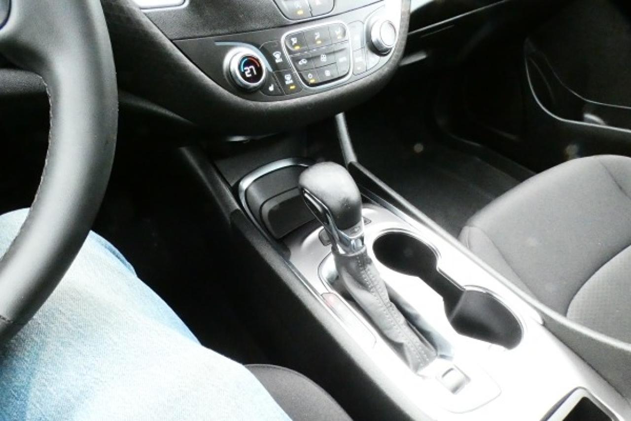 2024 Chevrolet Malibu LT w/Htd cloth, BUC - Photo #15