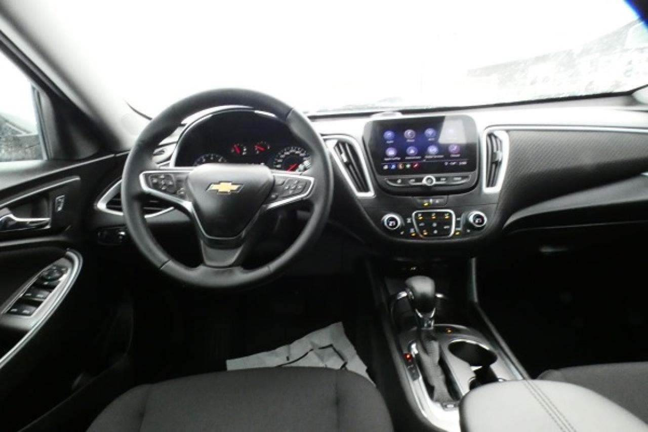 2024 Chevrolet Malibu LT w/Htd cloth, BUC - Photo #11