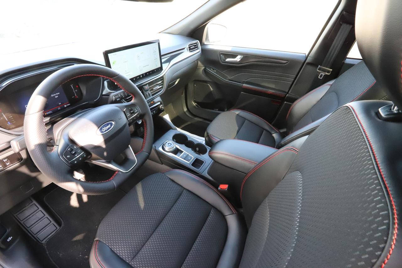 2025 Ford Escape ST-Line AWD Photo