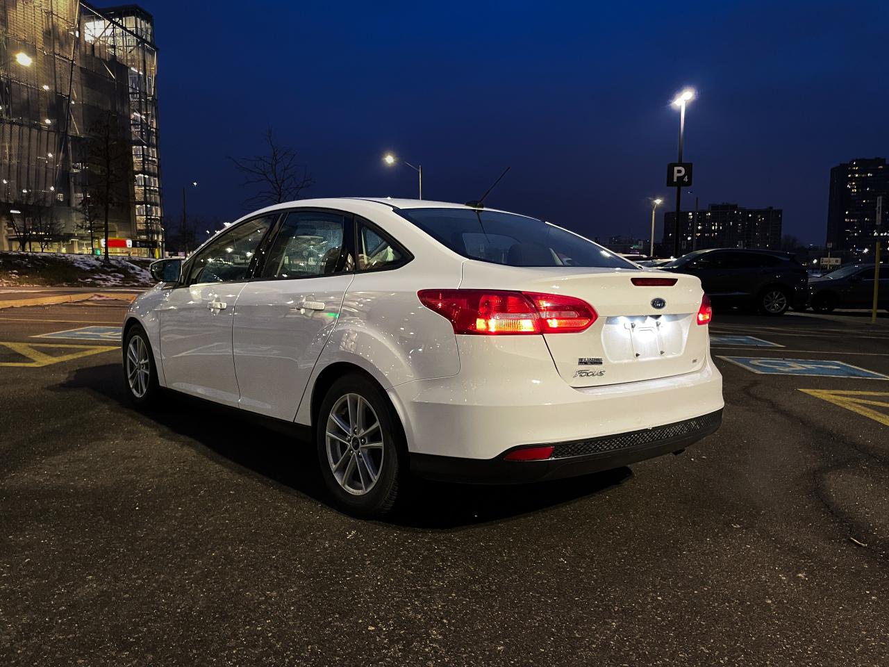 2017 Ford Focus SE | ONE OWNER | LOW KMS | CLEAN CARFAX | - Photo #6