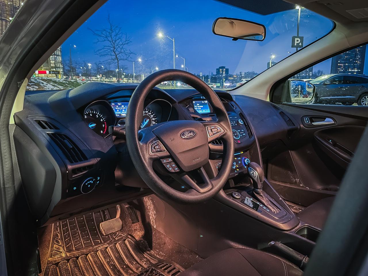 2017 Ford Focus SE | ONE OWNER | LOW KMS | CLEAN CARFAX | - Photo #7