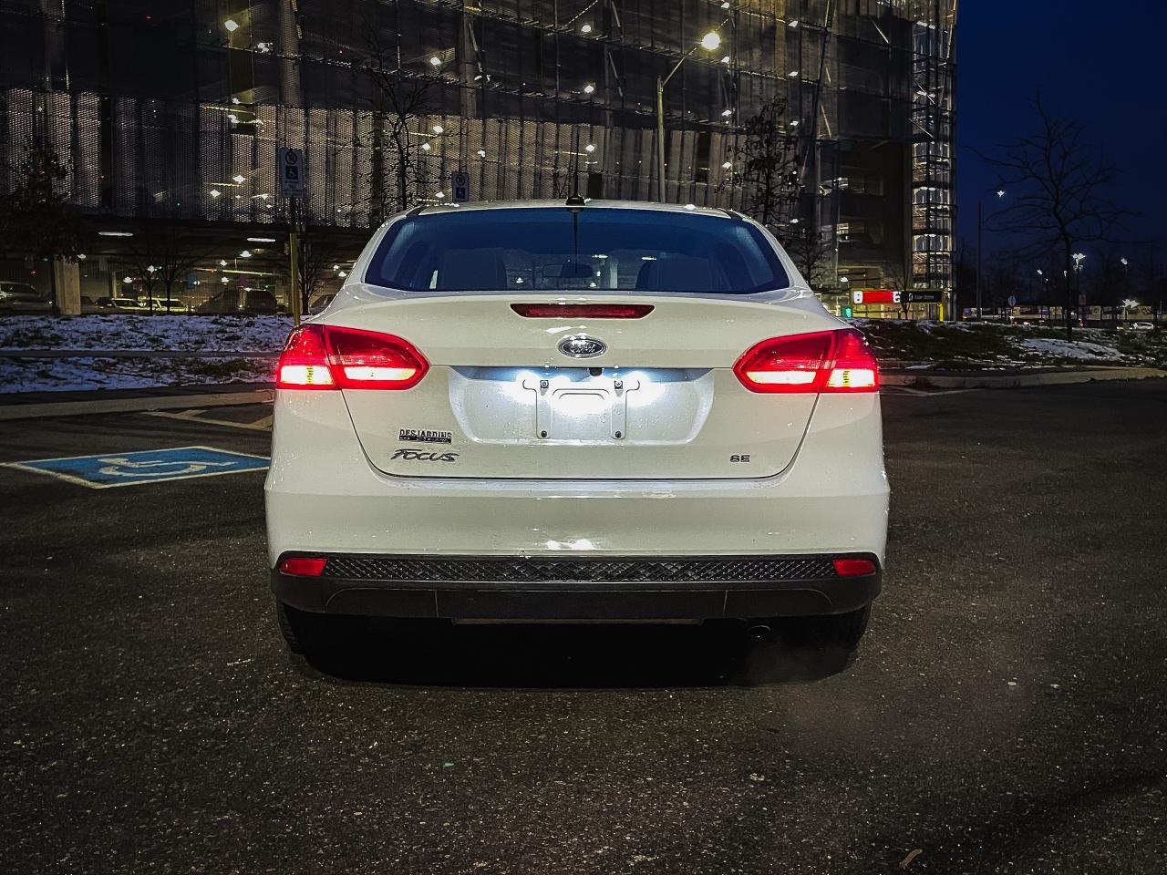 2017 Ford Focus SE | ONE OWNER | LOW KMS | CLEAN CARFAX | - Photo #5