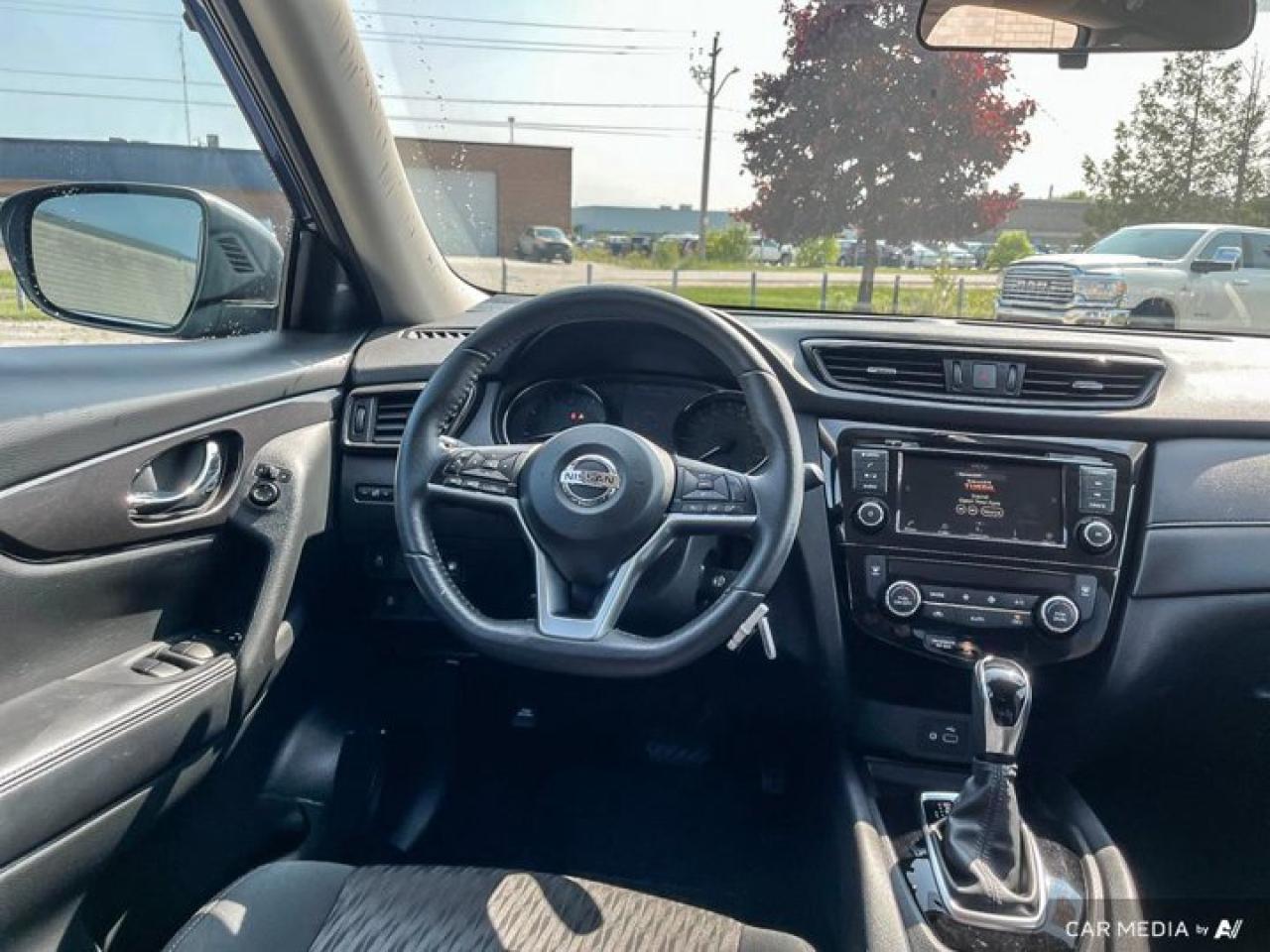 2020 Nissan Rogue S | Lane Departure Warning | Blind Spot Warning | Carplay and Android Auto | Back Up Cam and More ! Photo2