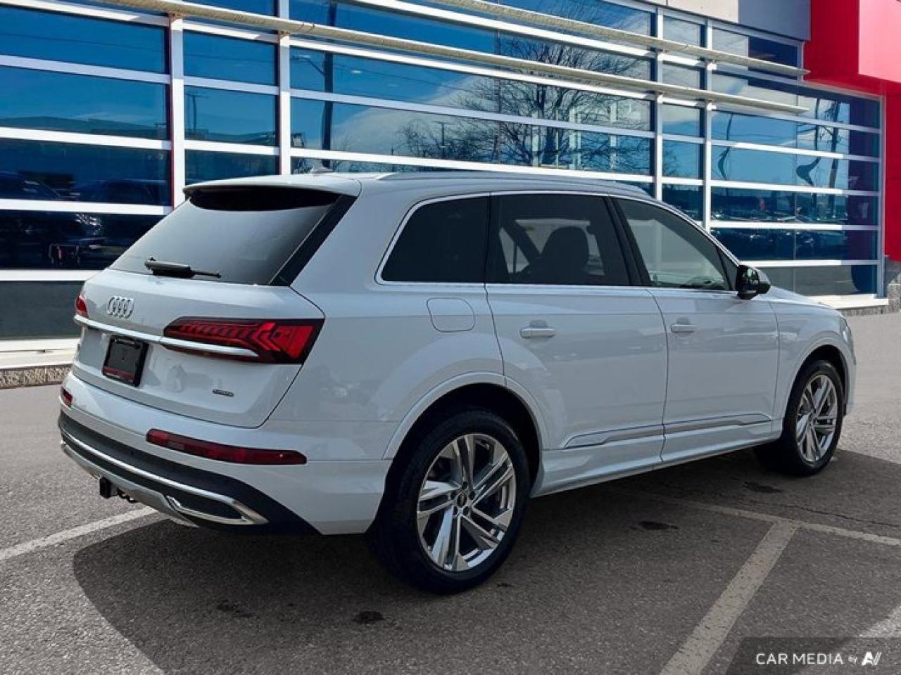 2022 Audi Q7 Komfort 45 Quattro | 7 Pass | Panoramic Sunroof | Nav | Leather | Heated Seats | Rear Cam & More ! Photo4