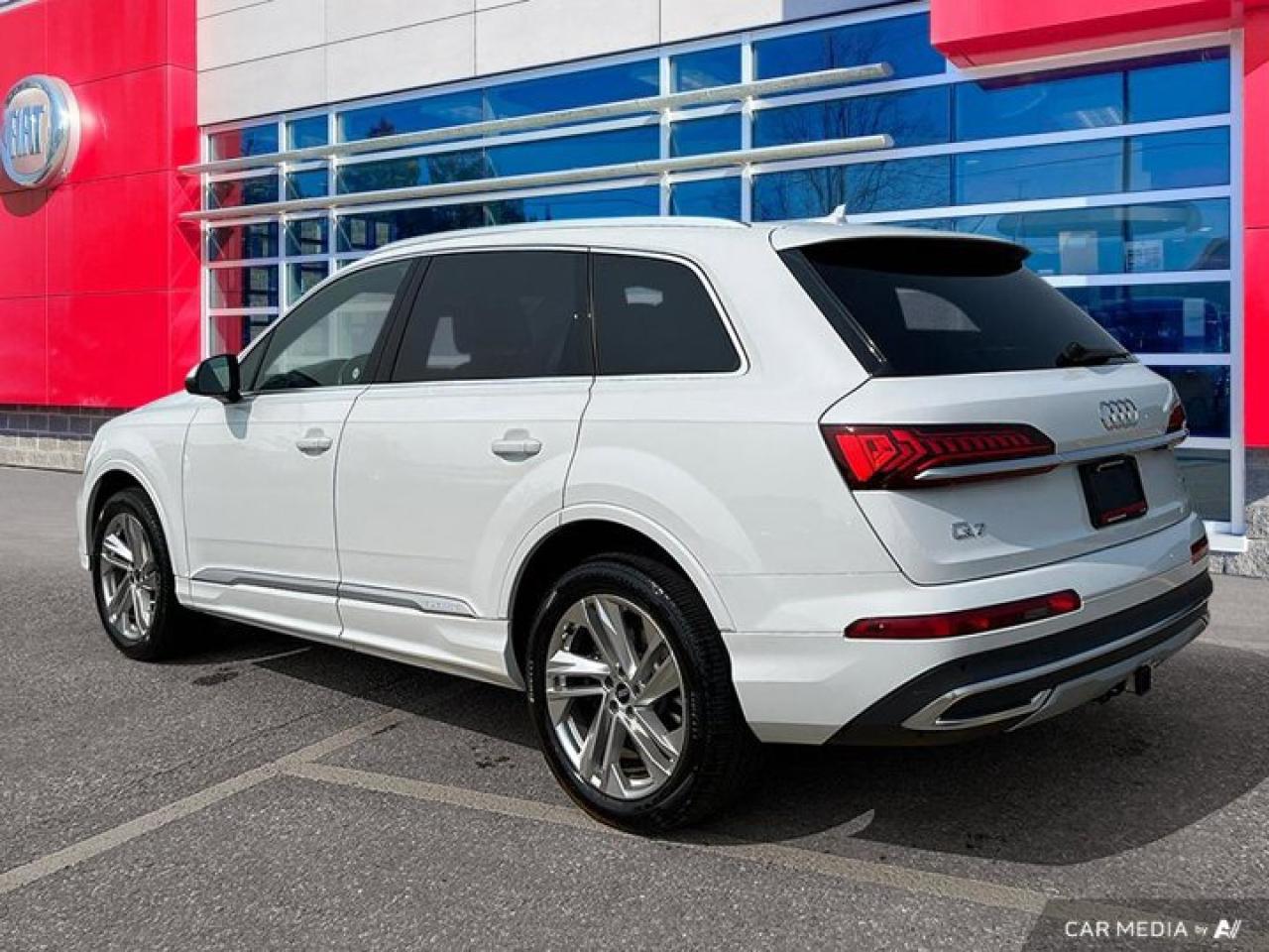 2022 Audi Q7 Komfort 45 Quattro | 7 Pass | Panoramic Sunroof | Nav | Leather | Heated Seats | Rear Cam & More ! Photo2