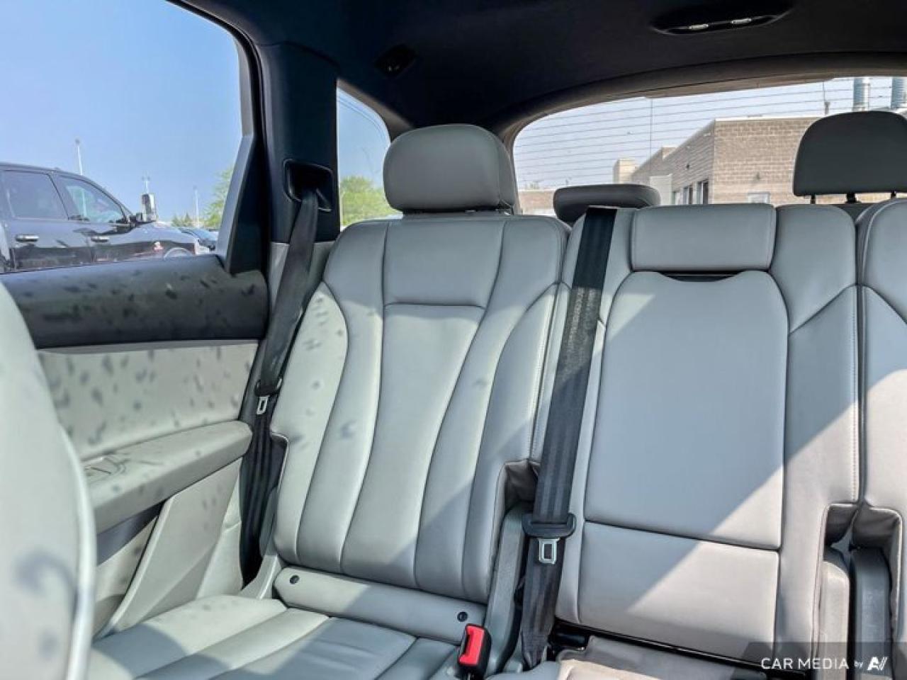 2022 Audi Q7 Komfort 45 Quattro | 7 Pass | Panoramic Sunroof | Nav | Leather | Heated Seats | Rear Cam & More ! Photo