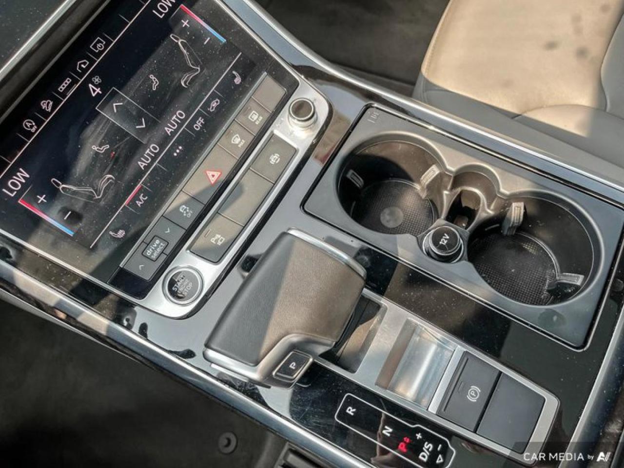 2022 Audi Q7 Komfort 45 Quattro | 7 Pass | Panoramic Sunroof | Nav | Leather | Heated Seats | Rear Cam & More ! Photo