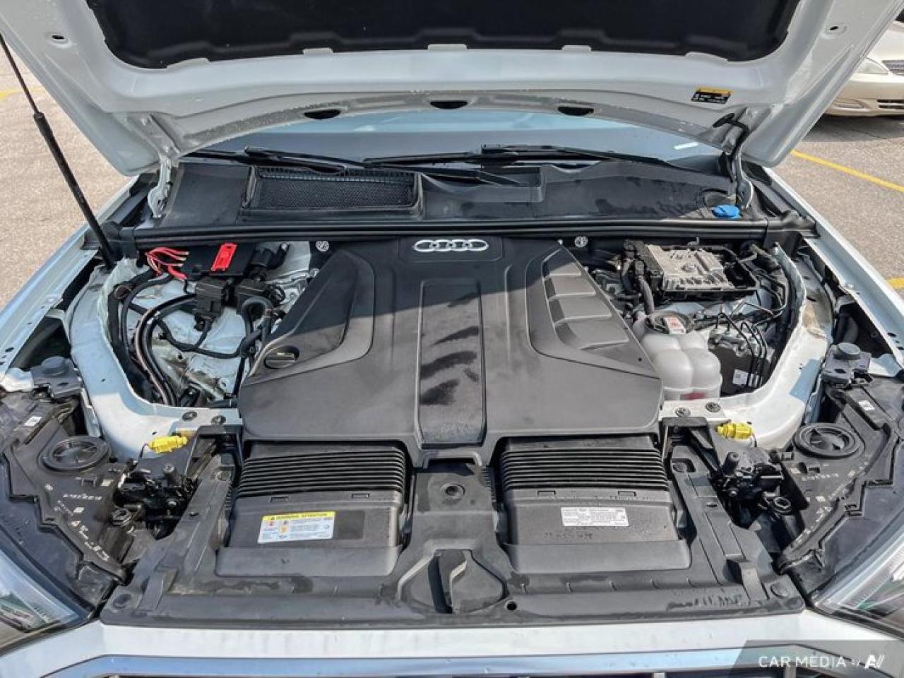 2022 Audi Q7 Komfort 45 Quattro | 7 Pass | Panoramic Sunroof | Nav | Leather | Heated Seats | Rear Cam & More ! Photo