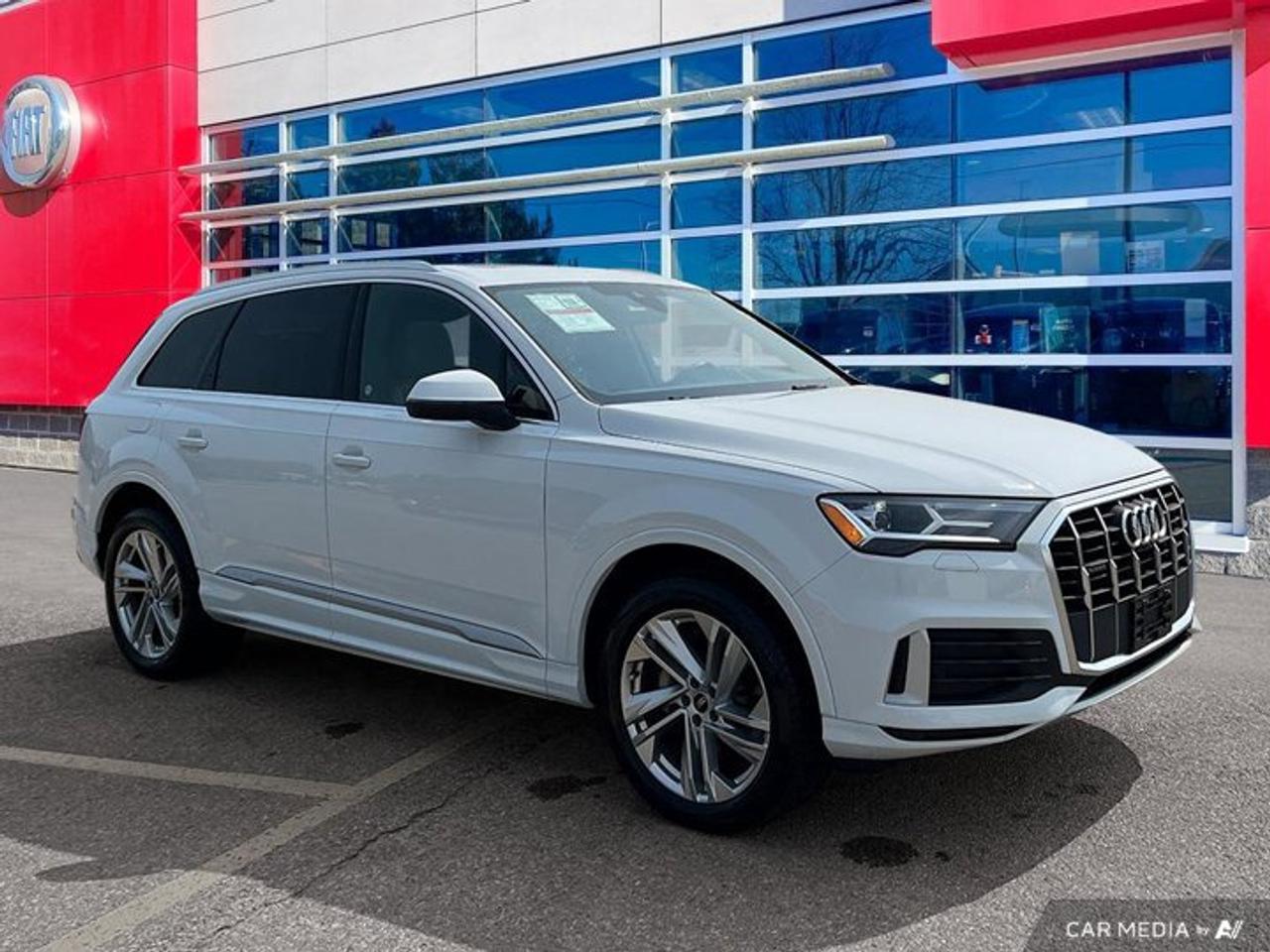 2022 Audi Q7 Komfort 45 Quattro | 7 Pass | Panoramic Sunroof | Nav | Leather | Heated Seats | Rear Cam & More ! Photo