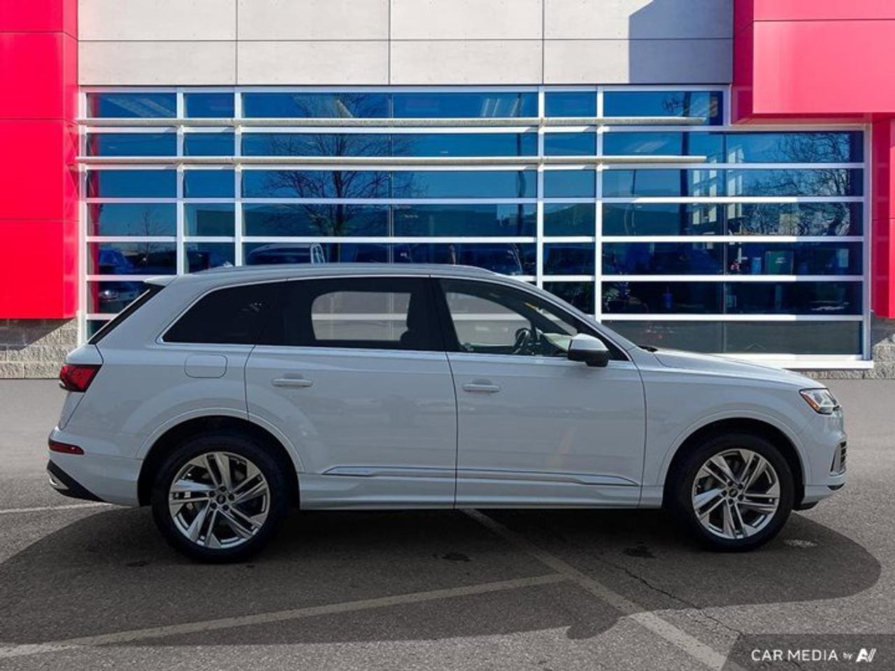 2022 Audi Q7 Komfort 45 Quattro | 7 Pass | Panoramic Sunroof | Nav | Leather | Heated Seats | Rear Cam & More ! Photo